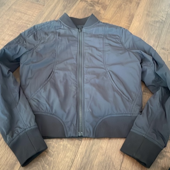 REVERSIBLE LULULEMON black puff/shell bomber - Picture 4 of 6
